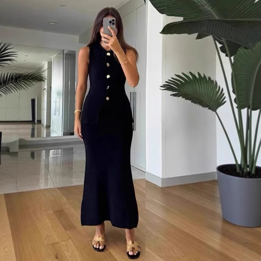 Women Formal Office Wear Tops - ชุดเซ็ต 2 ชิ้น เสื้อทรงเข้ารูปคอทรงกลม แขนกุด ติดกระดุมแถวเดียว