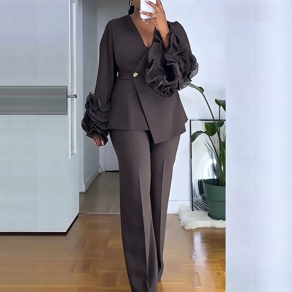 Formal Attire Woman - ชุดสูทกางเกง 2 ชิ้นสำหรับผู้หญิง เสื้อเบลเซอร์แขนยาวระบายทรงวีลึก กางเกงขายาวเอวสูงทรงตรง ชุดทำงานสุดหรู
